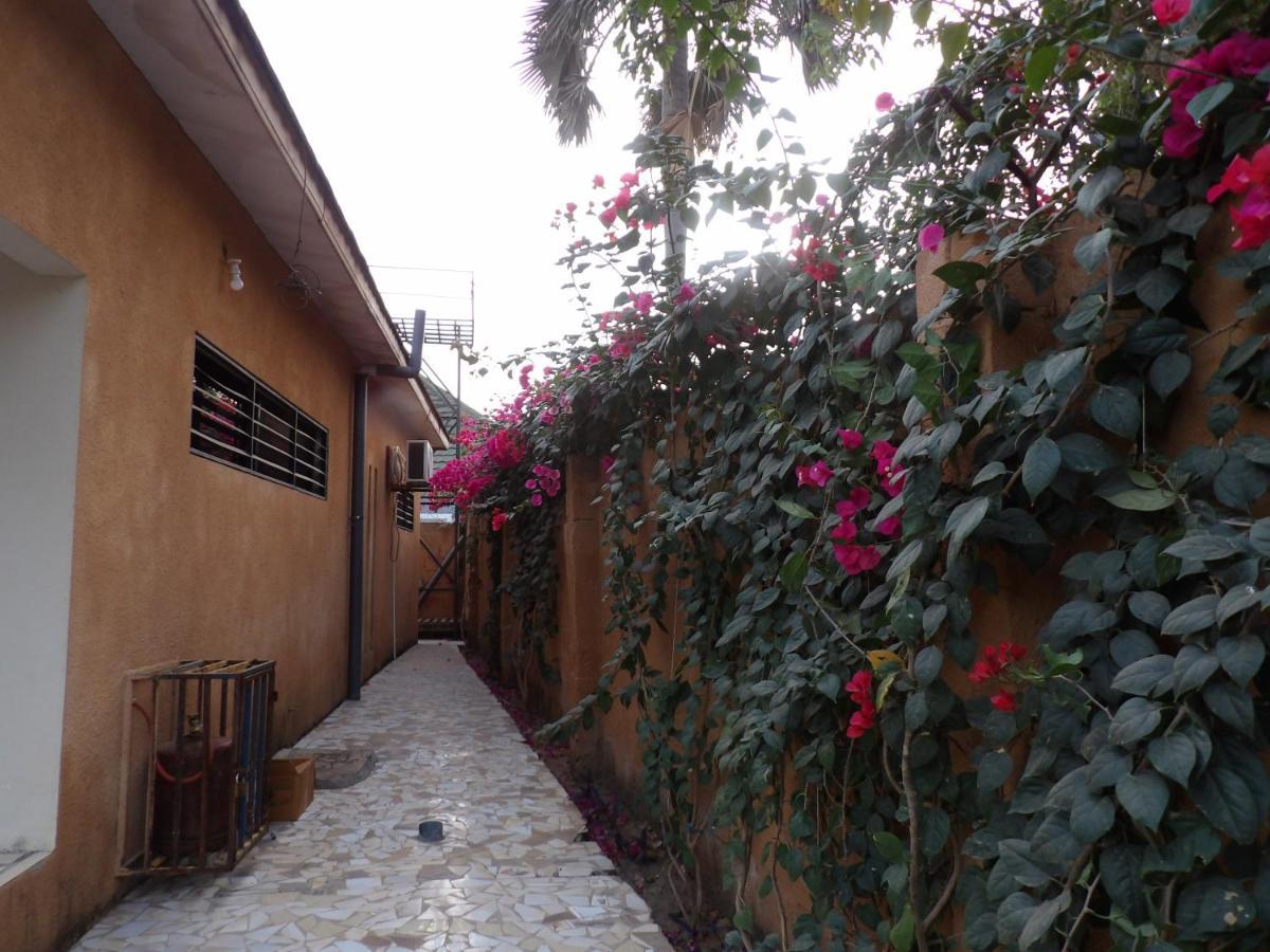 Pombo Kunda Villa Sanyang Exterior foto